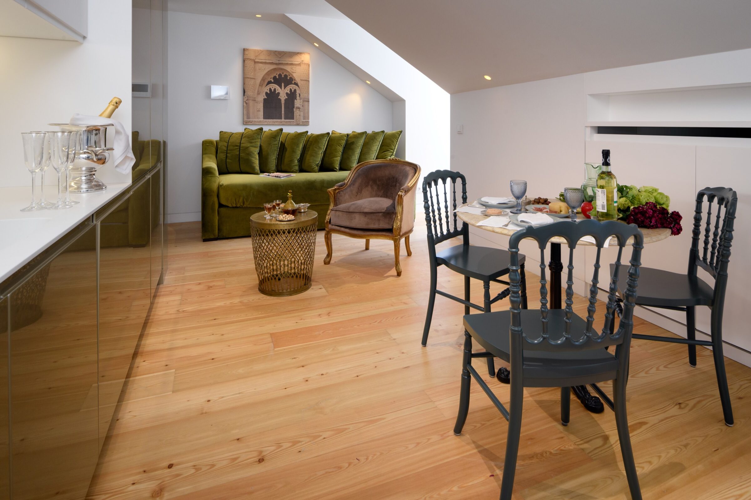 Loft One-Bedroom Apartment