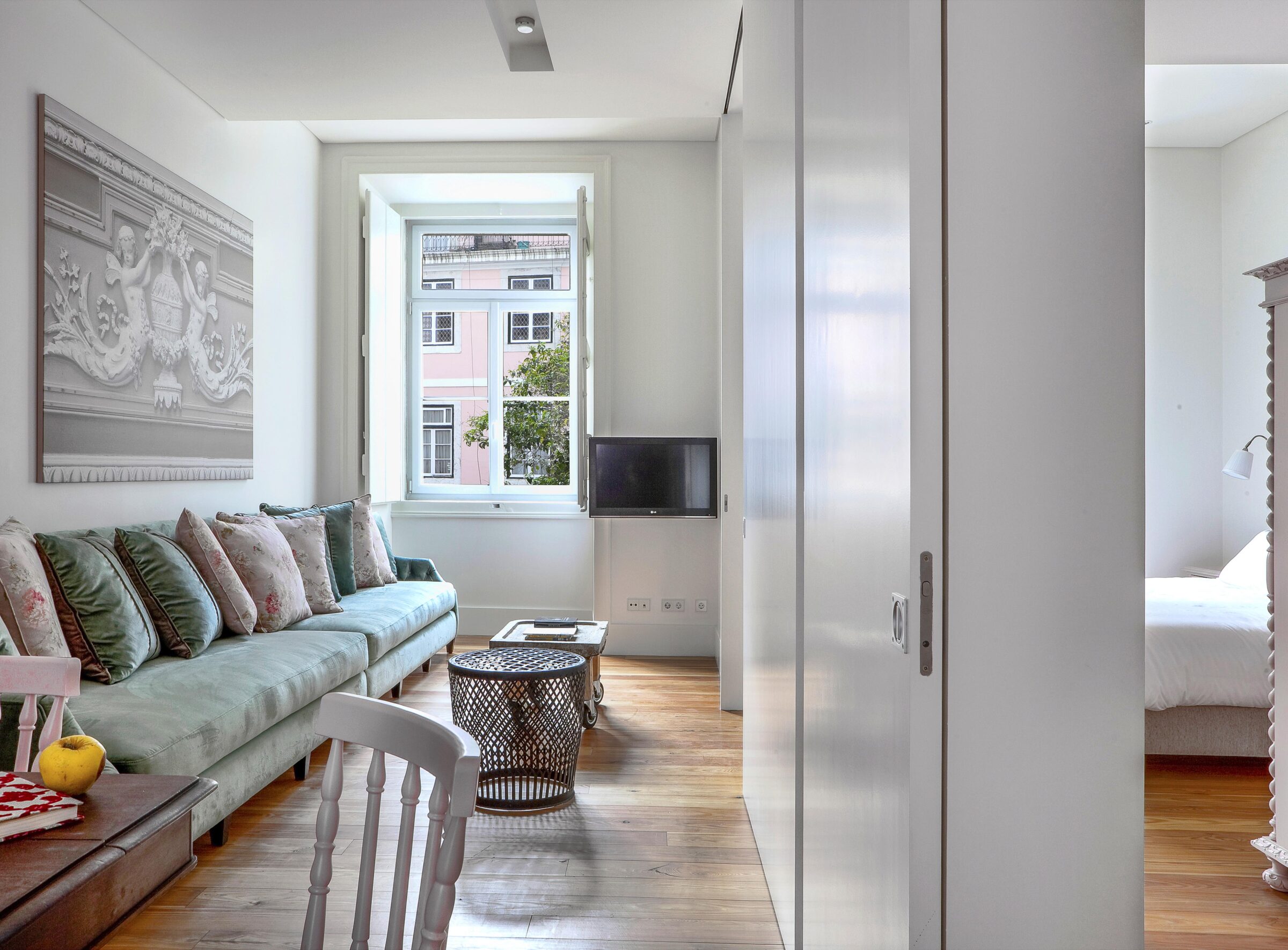 Deluxe One-Bedroom Apartment